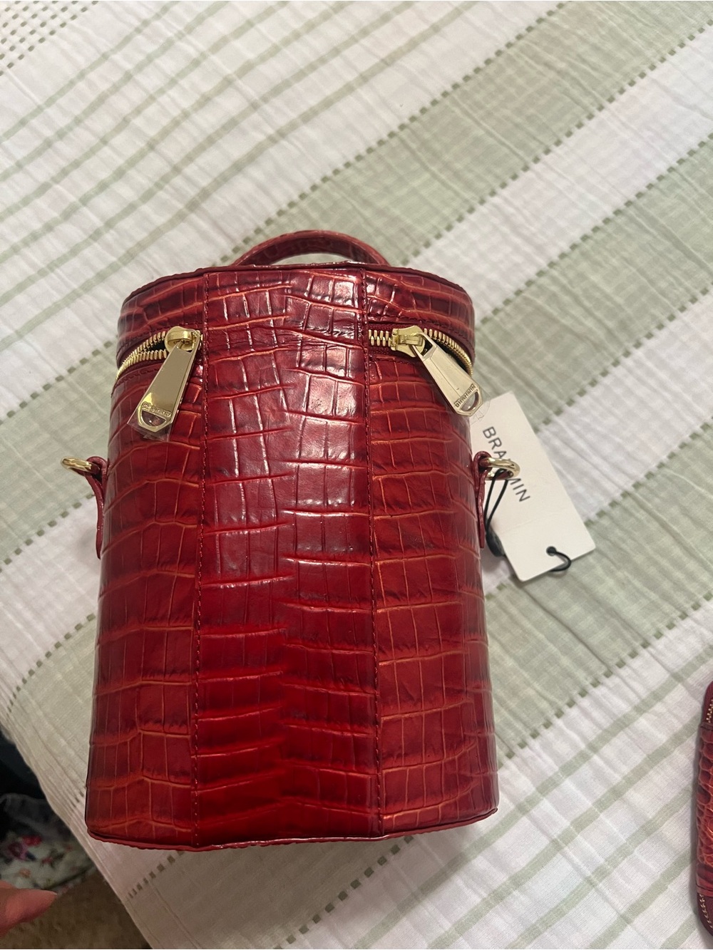 Brahmin Red Croc-Embossed Leather Bucket Crossbody Bag with card wallet - Picture 3 of 7